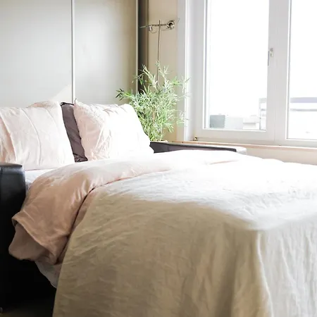 Holiday Vibes! Penthouse-studio Near Beach 아파트
